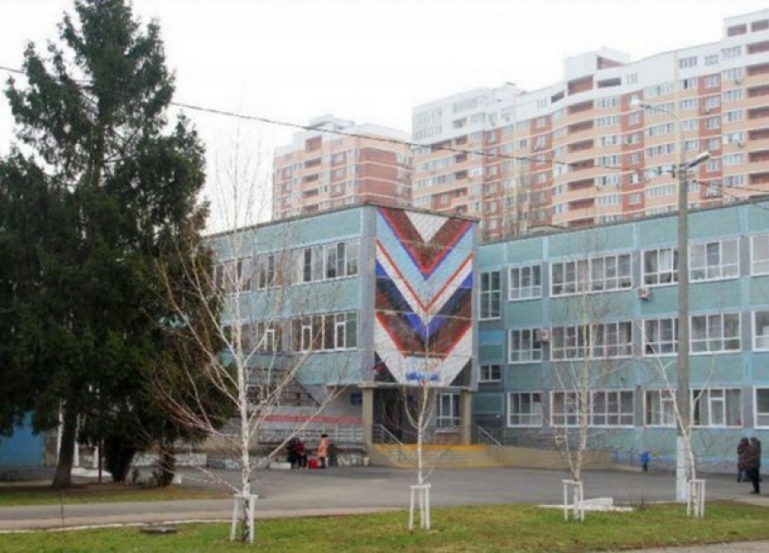 Родители сообщили о рекламе «кислородных коктейлей» в школе Краснодара