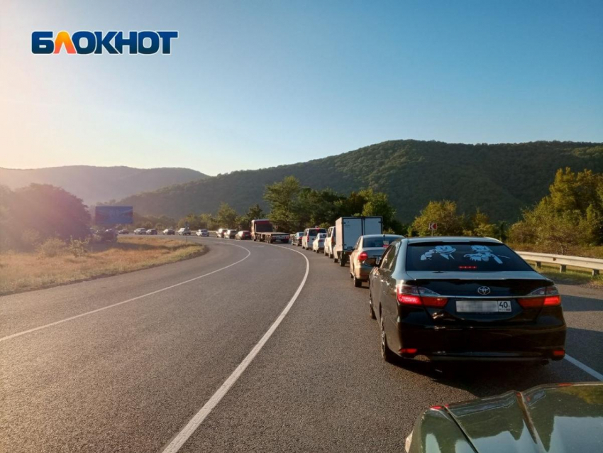 Многокилометровая пробка парализовала движение на трассе М-4 «Дон» на Кубани