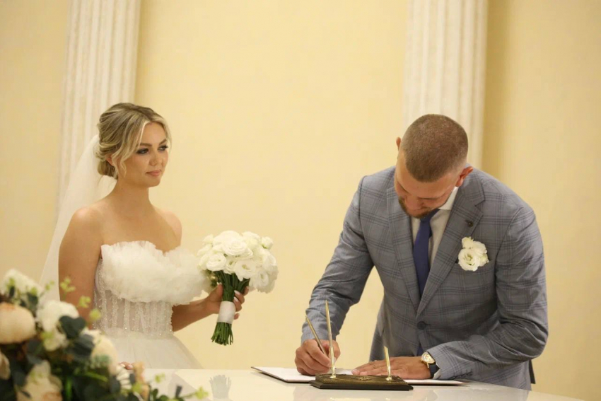 В Краснодаре приехавший в отпуск с зоны СВО майор женился в День любви, семьи и верности