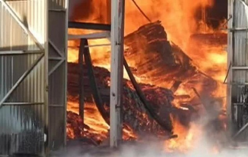 В Сочи сгорели палатки на центральном рынке