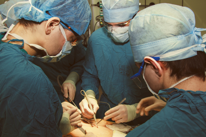 Краснодарские врачи спасли пациента с кровоизлиянием в груди