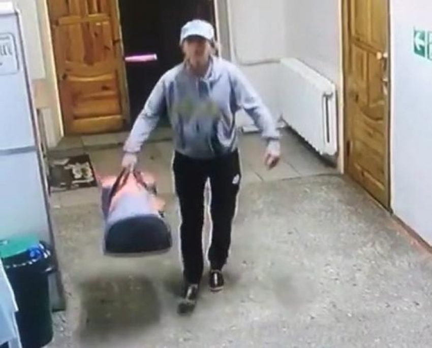 Женщина, бросившая младенца в больнице на Кубани, оказалась многодетной матерью