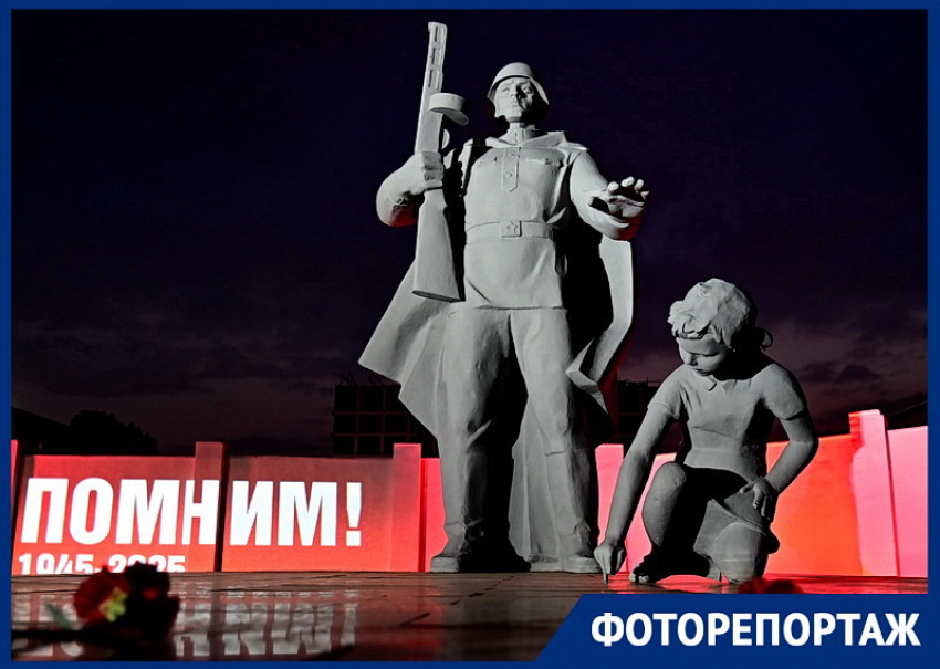 Праздничная подсветка преобразила памятники Краснодара к 80-летию Победы