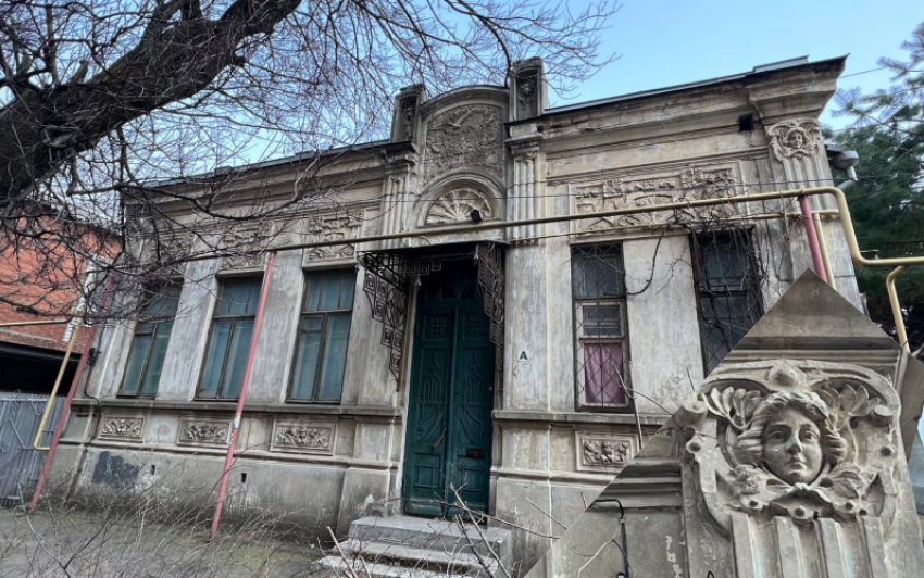 Иерусалимский крест и бог Чур: какую тайну хранит дом в старом центре Краснодара