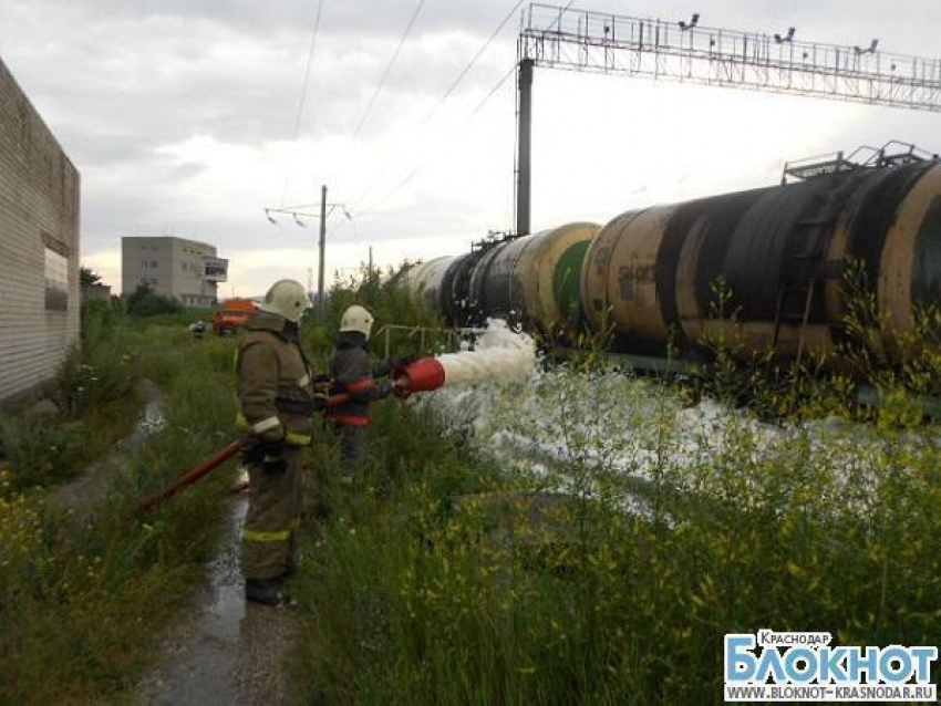 В Новороссийске с рельс сошли девять цистерн с мазутом