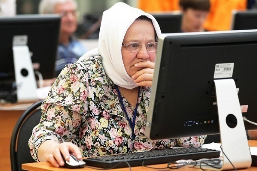 Пенсионеры в Сети: 70-летние юзеры в Краснодаре покоряют Интернет   