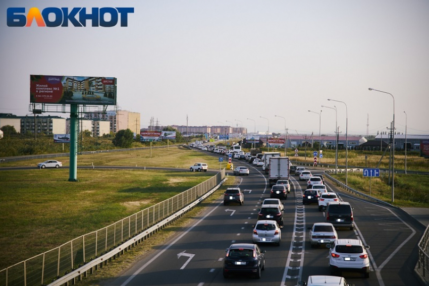 На трассе М-4 «Дон» в Краснодаре встали авто