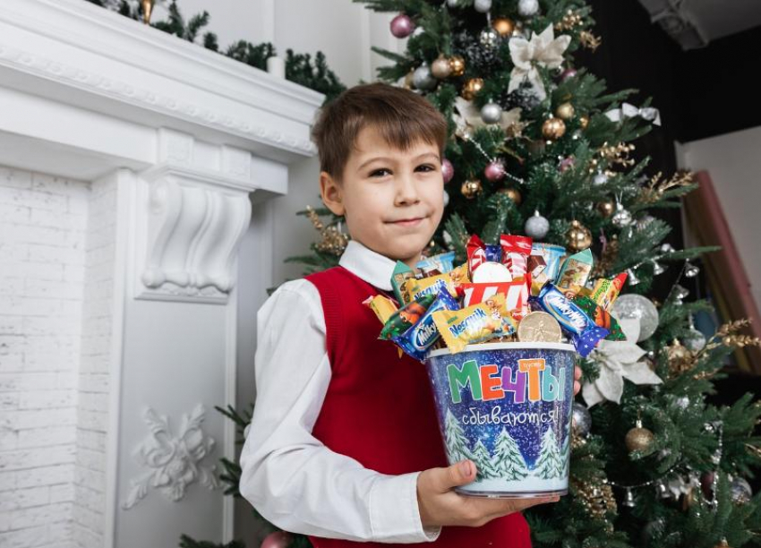 Новогодние утренники запретили, но подарки вручат: губернатор Кубани заявил, что детей из малообеспеченных семей поздравят на дому