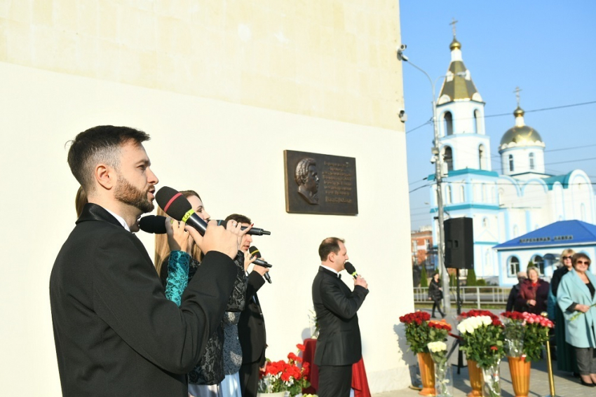 «Уникальный человек»: мемориал в честь Иосифа Кобзона открыли в Краснодаре