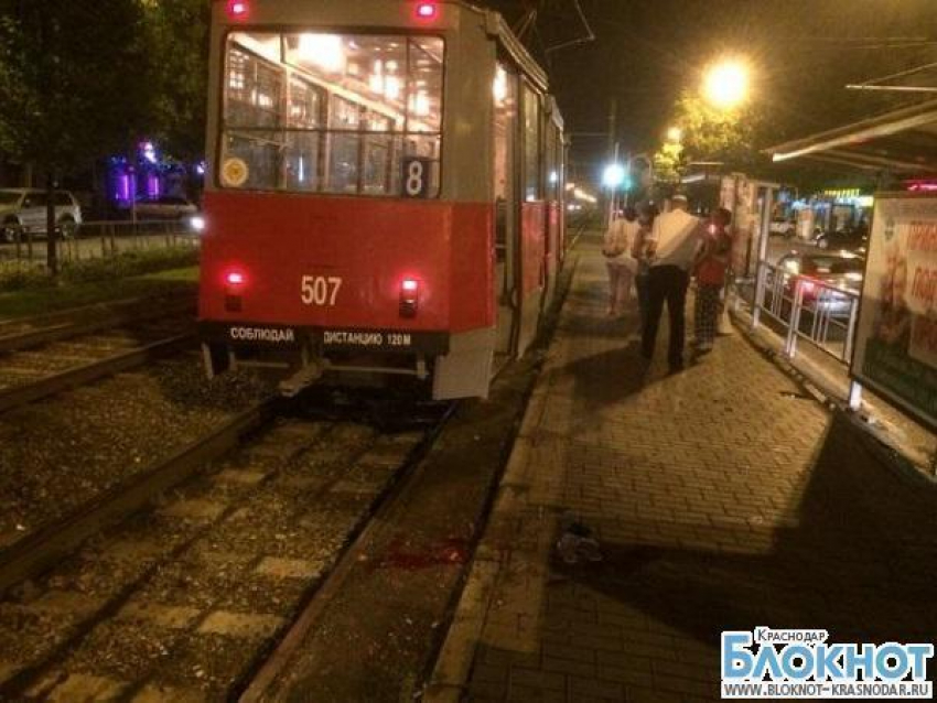 В Краснодаре женщина попала под колеса трамвая