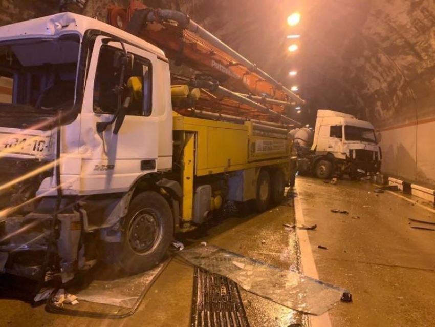 Шесть человек пострадали в массовом ДТП в Сочи