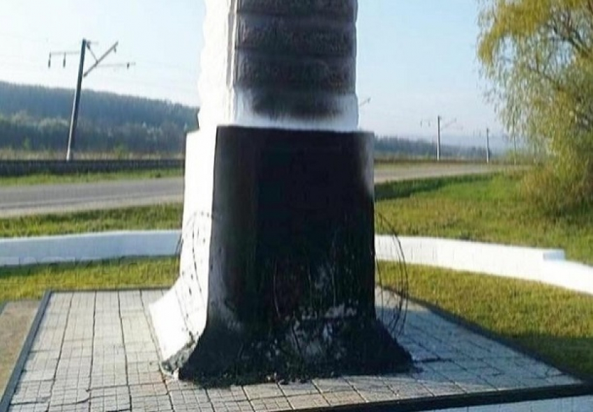 Вандалы надругались над памятником Воинам-освободителям в Краснодарском крае