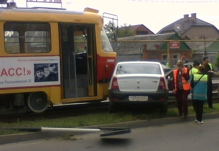В Краснодаре из-за москвича случился трамвайный коллапс