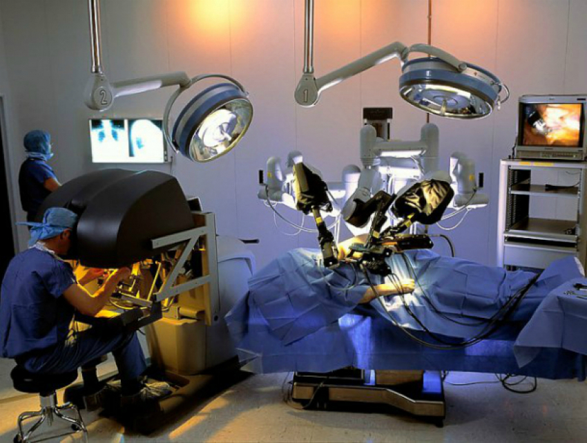 Более 350 больных отдали «под нож» роботу-хирургу в Краснодаре