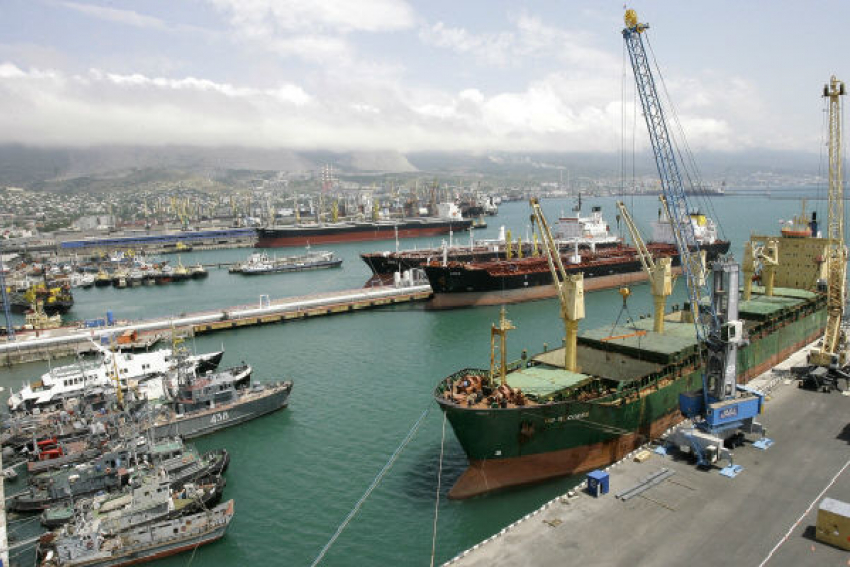 В Новороссийске вылилось в море 25 тонн жирных кислот