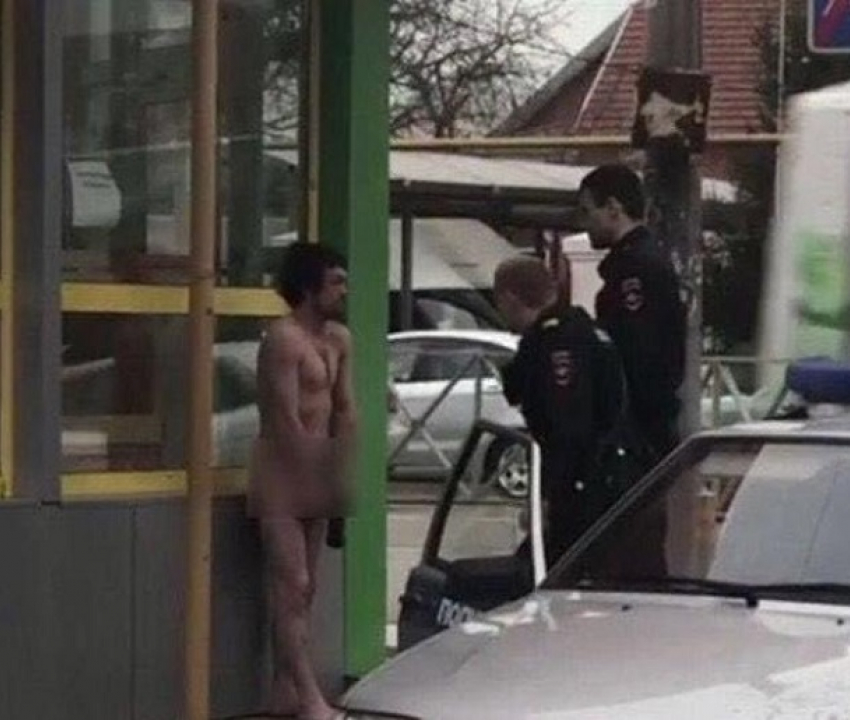 Голый мужчина, разгуливающий по улицам Краснодара, пойман 
