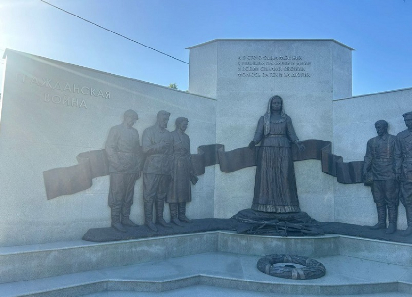 Вандал отпилил и украл часть мемориала на Всесвятском кладбище Краснодара