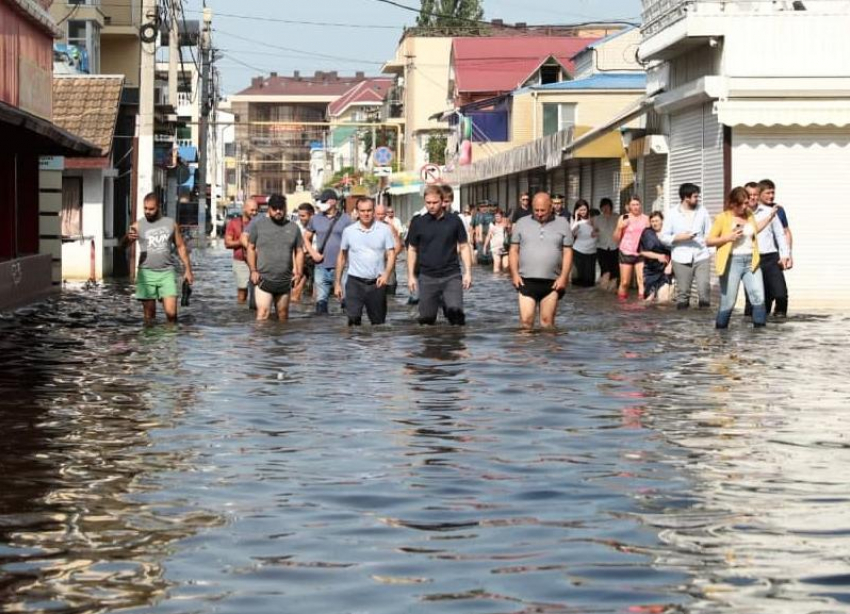 Кубань под водой: затоплены 352 дома, эвакуированы более 800 человек и перекрыта трасса