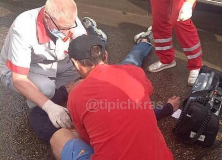 В Краснодаре подросток на Honda врезался в столб: двое в больнице