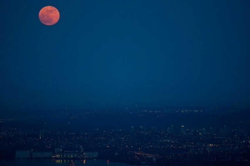  Из-за облачности жители Кубани этой ночью не увидят суперлуну 