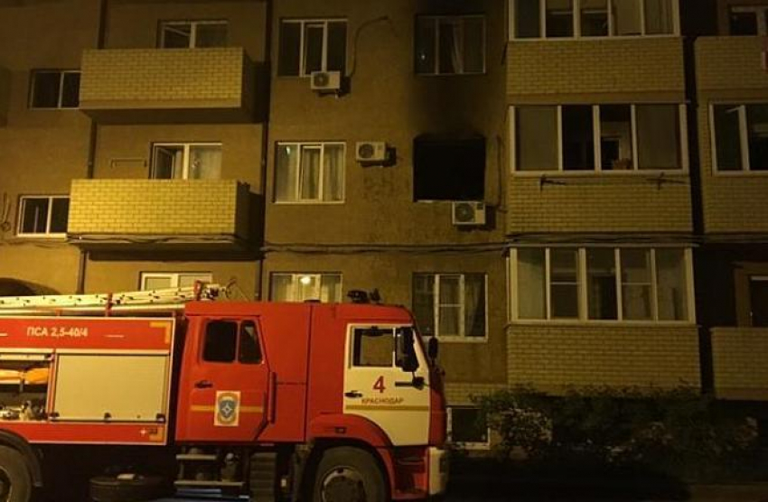 В Краснодаре из-за пожара в многоэтажном доме эвакуировали 100 человек