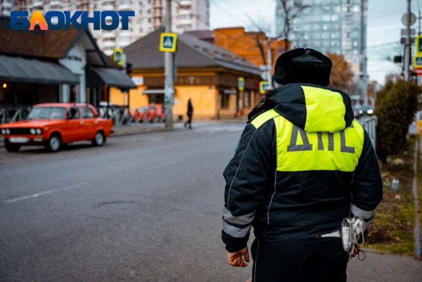 В Краснодаре троллейбус с десятью пассажирами попал в ДТП