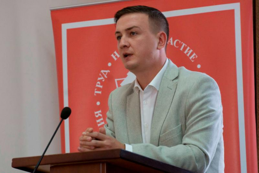 «Миллионы рублей уходят мимо бюджета», – коммунист Иван Жилищиков о частных перевозчиках