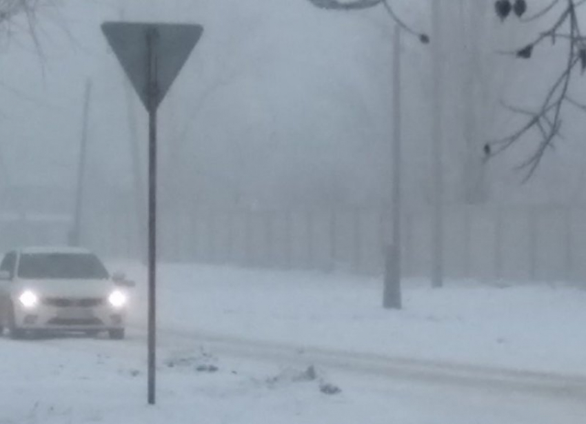  Из-за мокрого снега в Краснодаре объявили экстренное предупреждение 