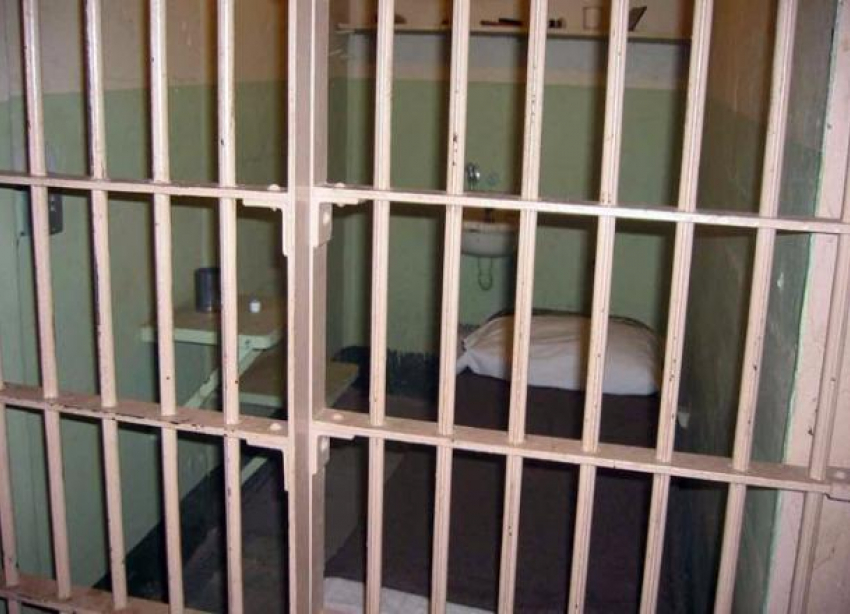 В Краснодаре отчим неоднократно насиловал свою падчерицу 