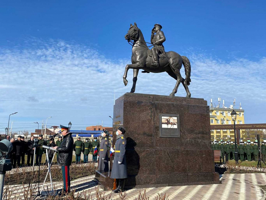 В Краснодарском высшем военном училище открыли памятник генералу Штеменко