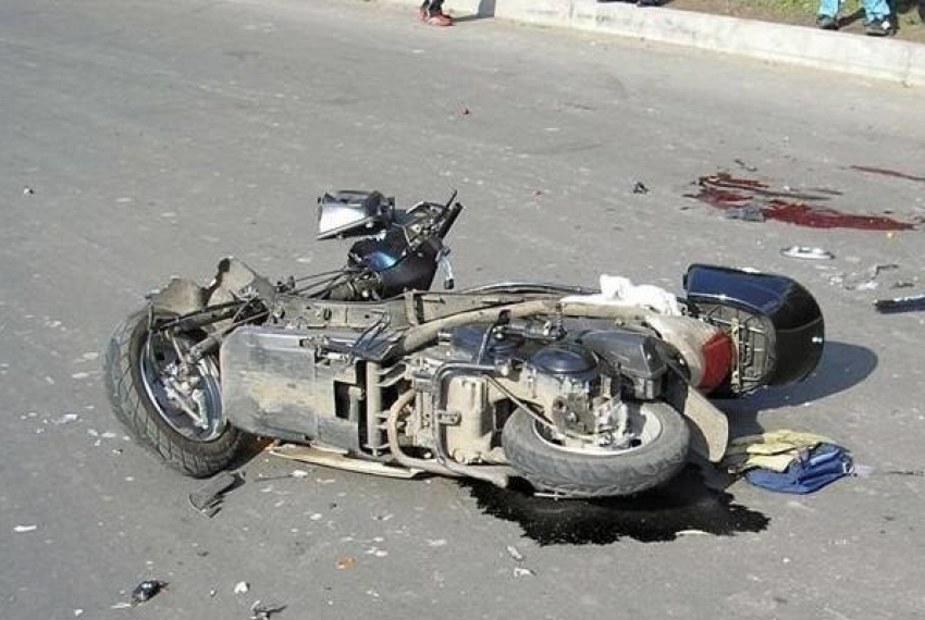На Кубани в ДТП погибла женщина-скутерист 