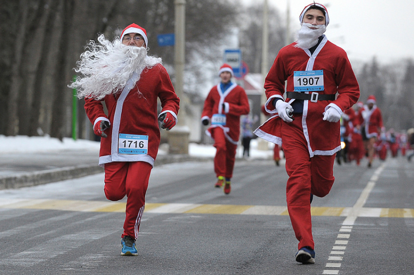  1 января по улицам Краснодара побегут Деды Морозы и другие сказочные персонажи 