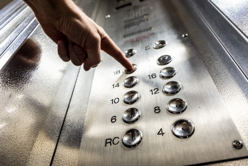 На Кубани обновили лифты почти на 100% от плана на 2020 год