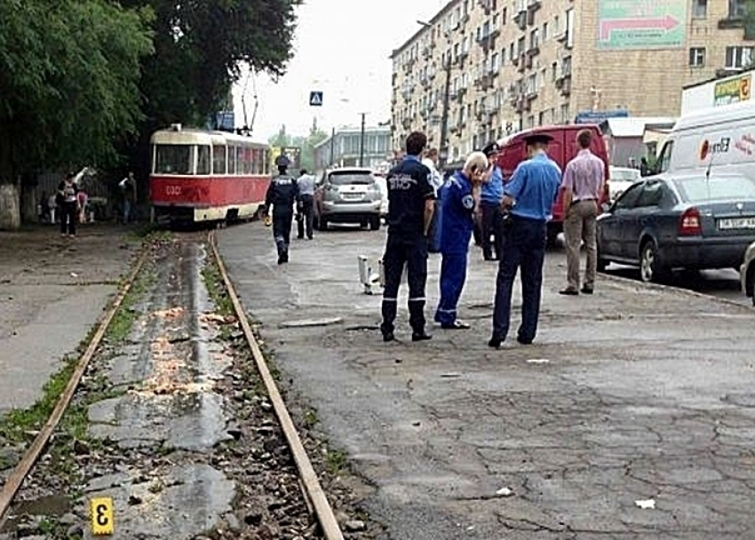 Женщина попала под трамвай в Краснодаре