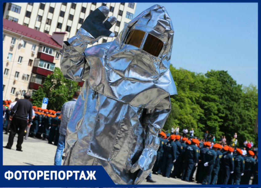 Пожарные Краснодара показали технику и снаряжение