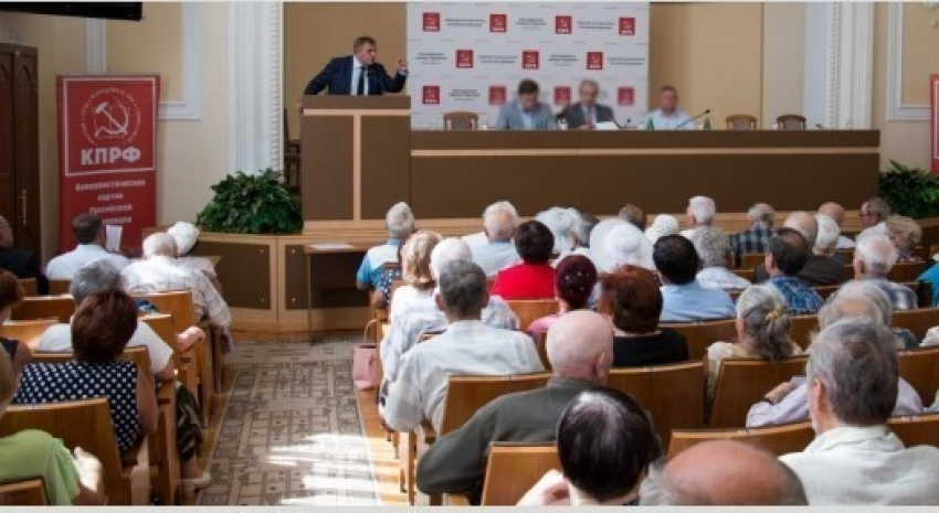 В Краснодаре прошел коллективный отчет депутатов думской фракции КПРФ