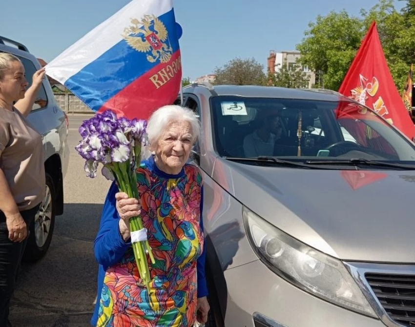 В Краснодаре 300 человек вместе с ветераном приняли участие в автопробеге к 9 Мая
