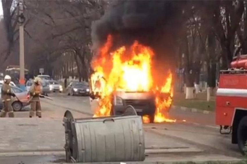 В Армавире из-за короткого замыкания сгорела маршрутка