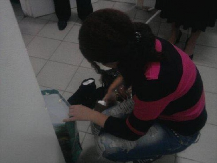 В Краснодаре девушка воровала кошельки у клиентов обувных магазинов