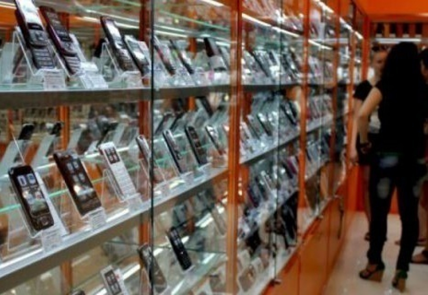 В Новороссийске девушка украла смартфон и подарила своей сестре