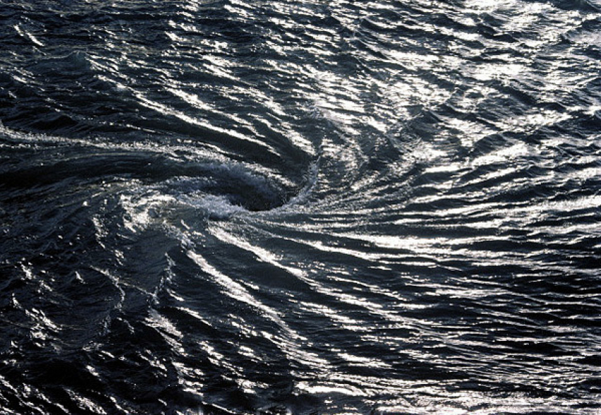 В Калининском районе в водовороте погиб подросток