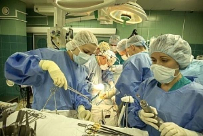 В Краснодаре чудо-врачи провели впервые в ЮФО уникальную операцию и спасли человеку руку