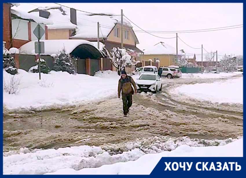 «Дядя президент, сделайте нам дорогу»: на улице Александровской застревают автобусы и снегоуборочные машины