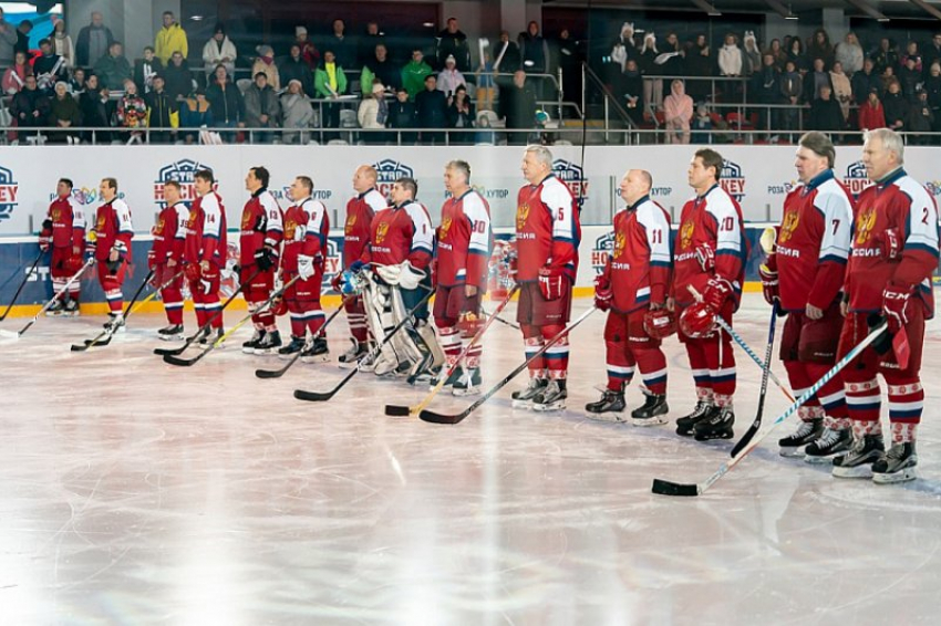  На благотворительном хоккейном матче в Сочи собрали почти 2,5 млн рублей 