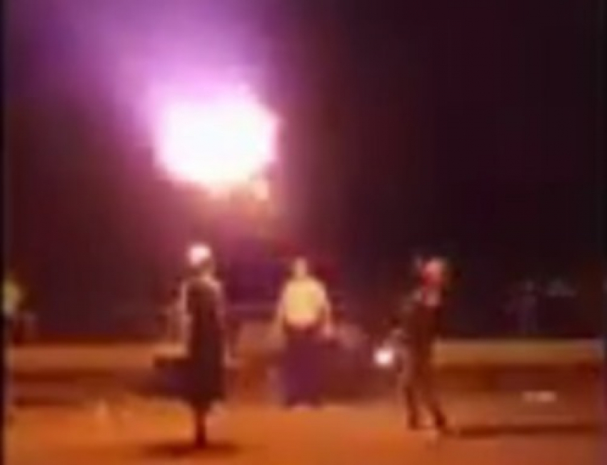 На Кубани пытались сжечь полицейского на нелегальном файер-шоу