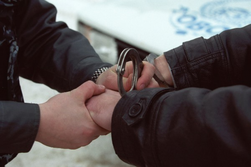 В Краснодаре задержаны двое мужчин по подозрению в незаконном хранении наркотиков