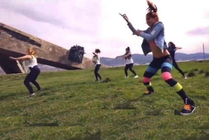 Девушек из Новороссийска арестовали за эротический танец на «Малой земле» 