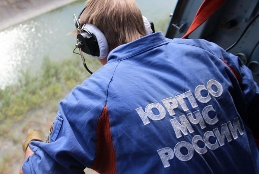 В Сочи мужчина сорвался в реку с опорной стены 