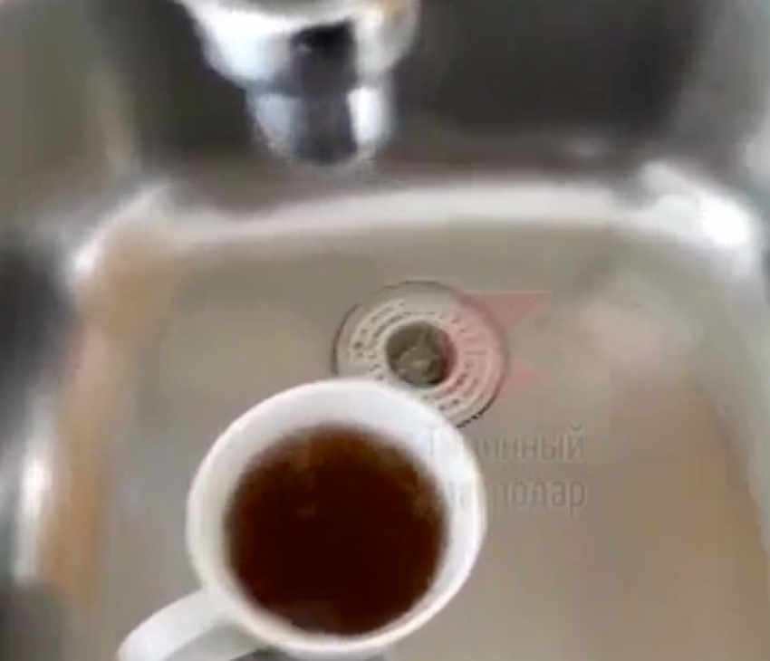 Краснодарцы пожаловались на  кофе из крана вместо воды