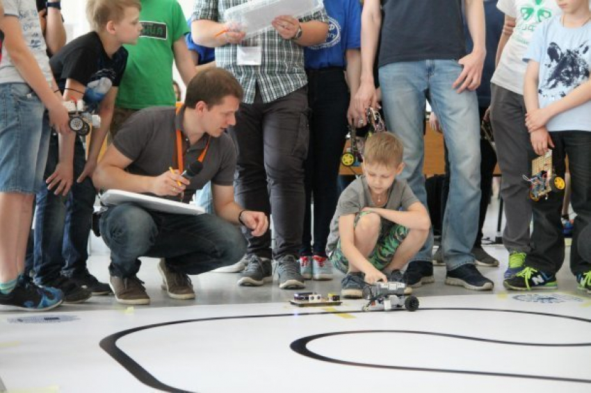  «Ростелеком» наградил победителей итоговых соревнований по робототехнике в Краснодаре 